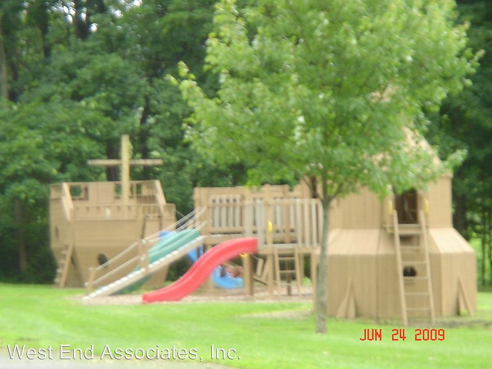 2nd image of 1392 Arch St