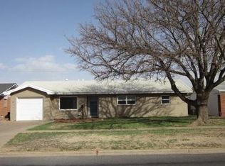 1502 Ennis St, Plainview, TX 79072