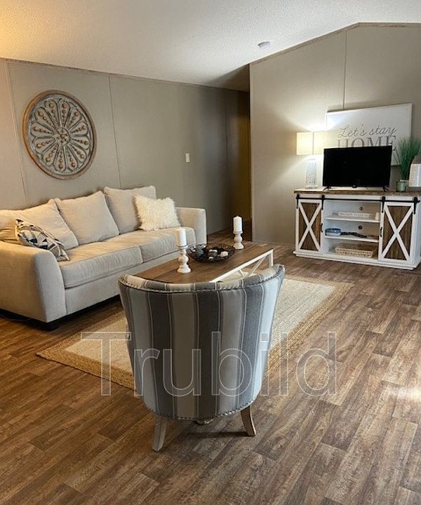 2nd image of 116 Weavers Cir