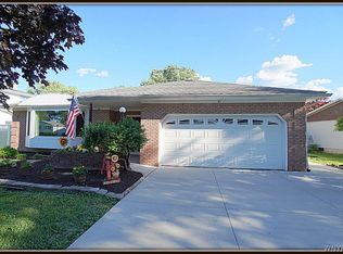 51 Swanson Ter, Williamsville, NY 14221