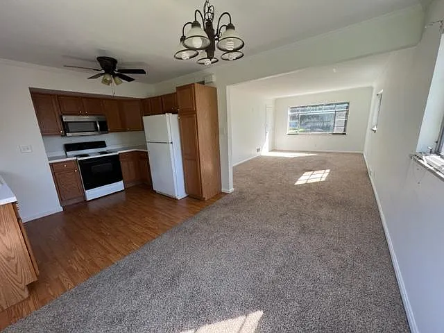2 bed, 1024 sqft, $1,300 — Photo 3