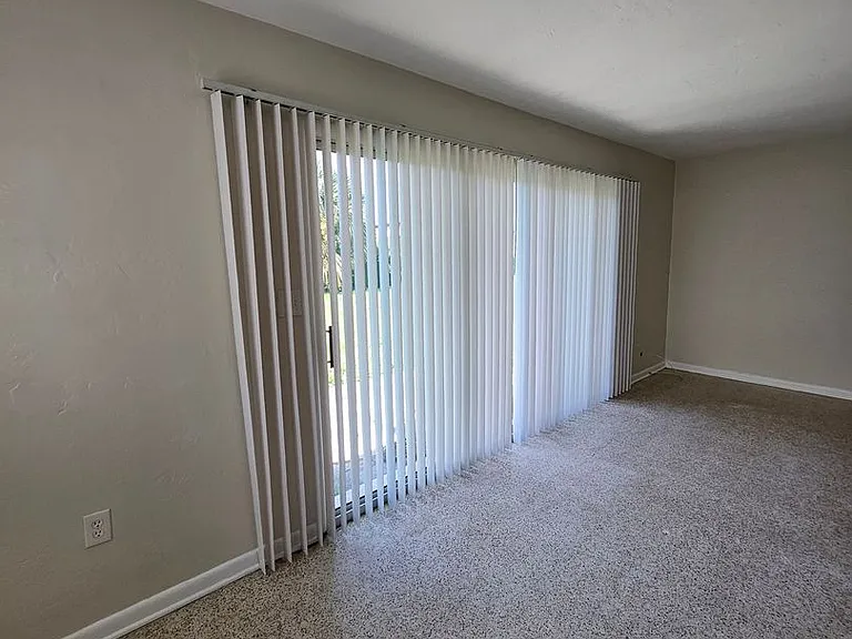 2433 Deedra St — Photo 19