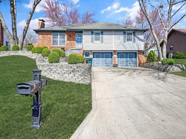 711 Englewood St, Lansing, KS 66043