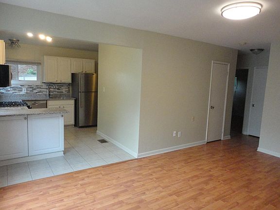 4th image of 981 Kramer Ave #981