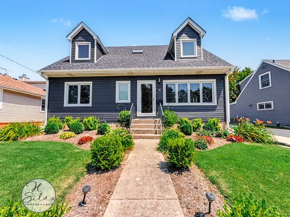 419 S Michigan Ave, Villa Park, IL 60181