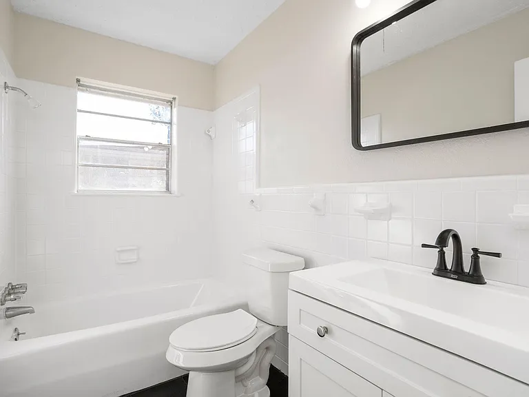 118 Johnson St #B — Photo 13