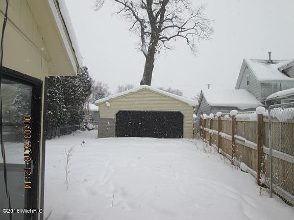 3rd image of 2137 Denwood Ave SW