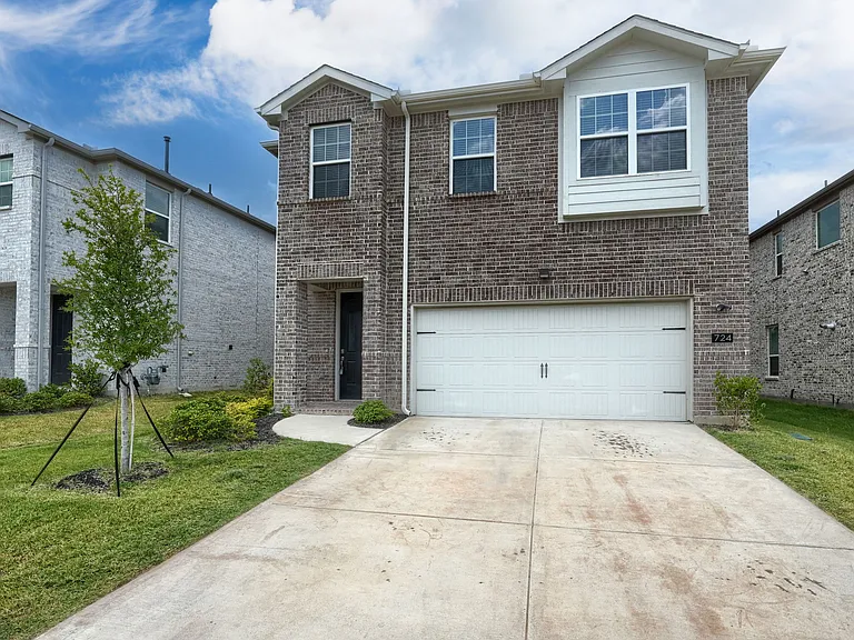 724 Portina Dr — Photo 2