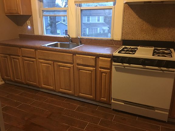 2nd image of 636 Thomas Blvd #2