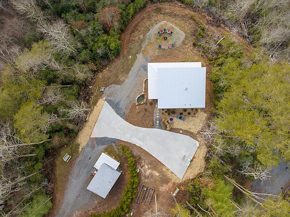 4th image of 21 Riverview Cir