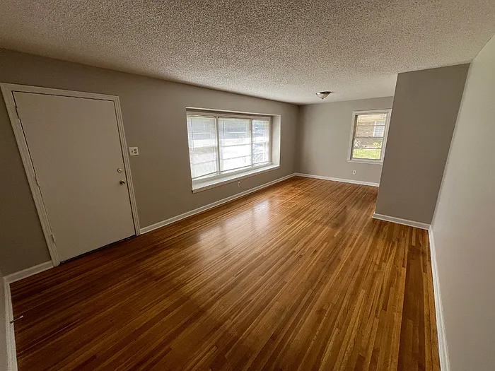3 bed, 2.0 bath, 1236 sqft, $1,225 — Photo 2