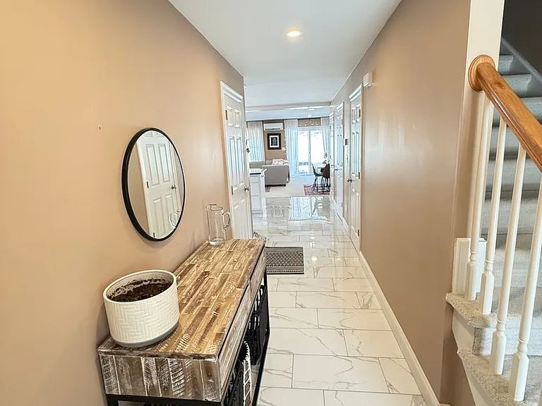 1325 Meriden Ave #A & B — Photo 3