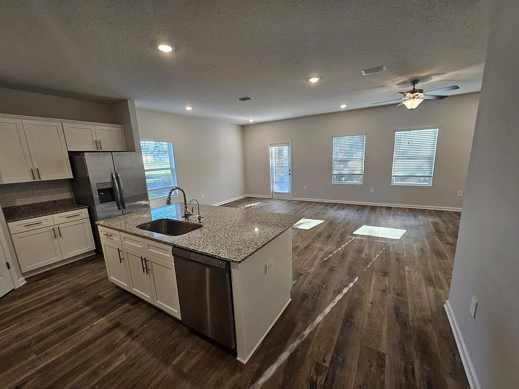 3 bed, 2.0 bath, 1580 sqft, $2,250 — Photo 2