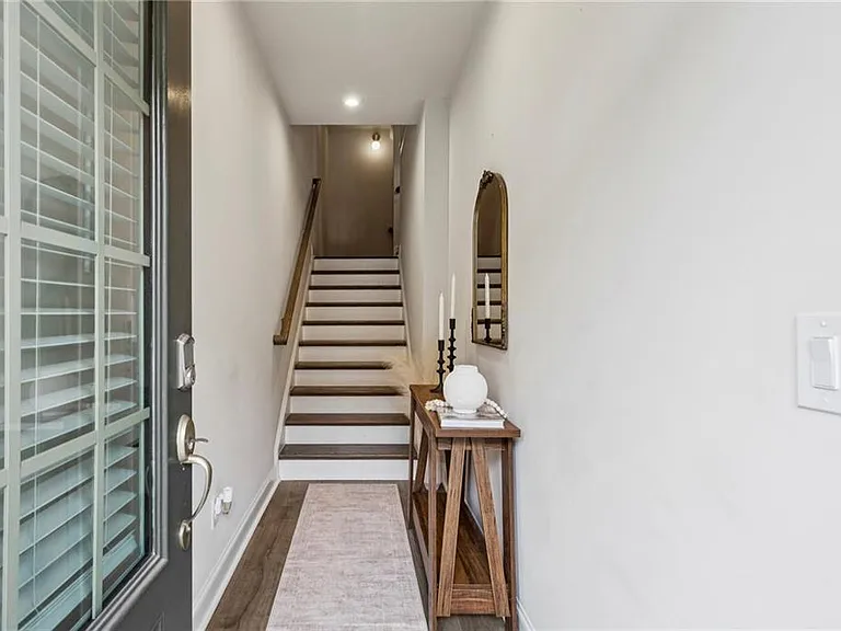 1368 Live Oak Ln — Photo 3
