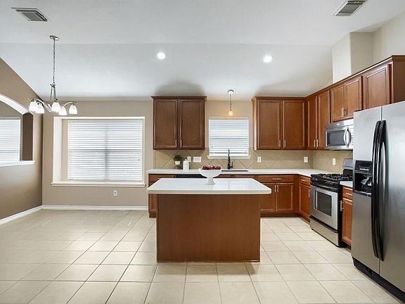 3rd image of 7819 Summerdale Dr