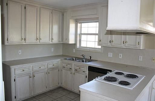 4th image of 704 Brussels Dr