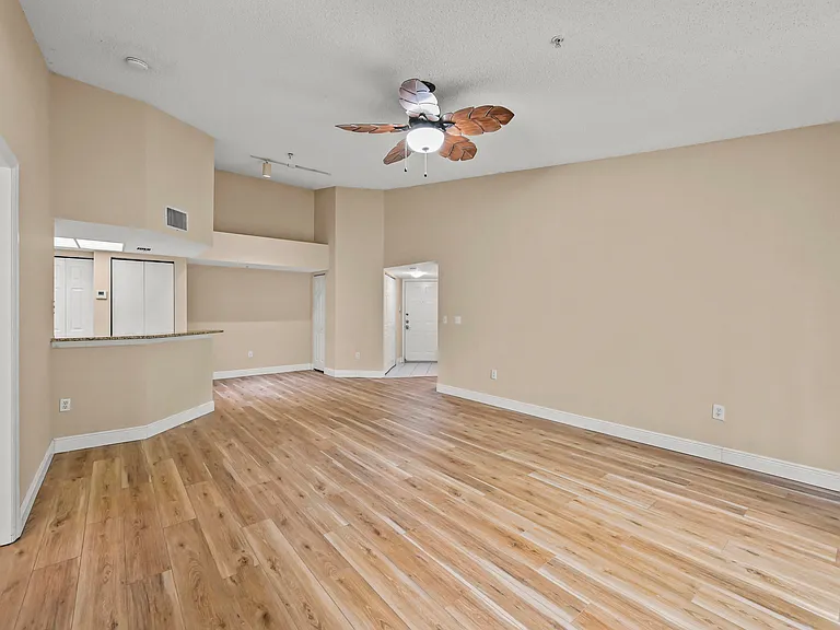 1100 Crestwood Ct S #S-1109 — Photo 8
