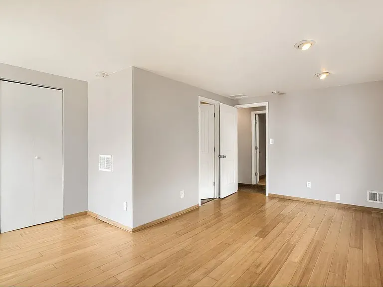 2929 Curtis St #B — Photo 10