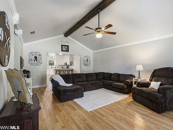 5th image of 45617 Oak Ln