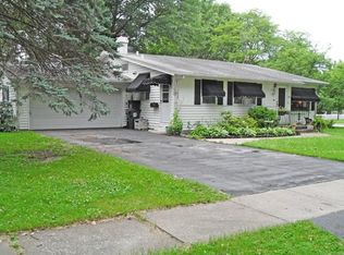 2726 Forest Rd, Davenport, IA 52803