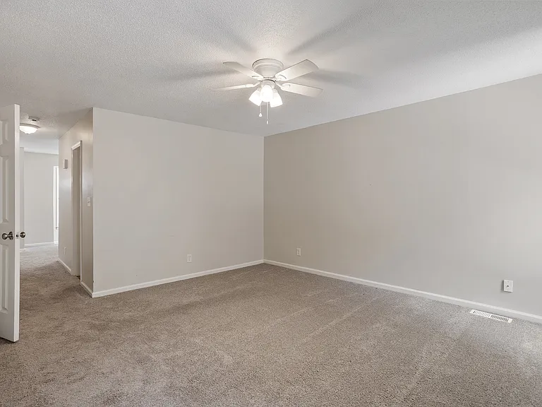 516 Caprice Ct — Photo 18