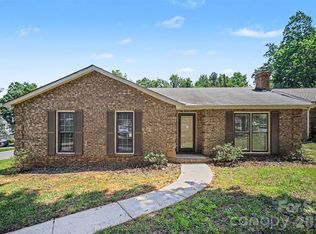 9720 Stillwater Ln, Charlotte, NC 28227