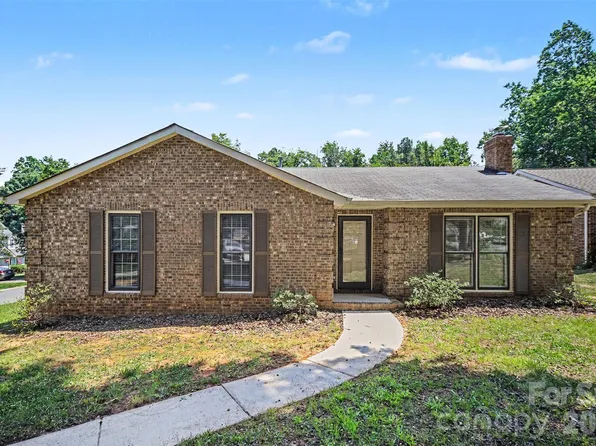 9720 Stillwater Ln, Charlotte, NC 28227
