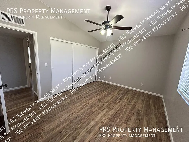 2207 W Monroe St — Photo 32