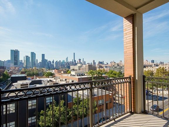 3rd image of 2103 46th Ave APT 4A