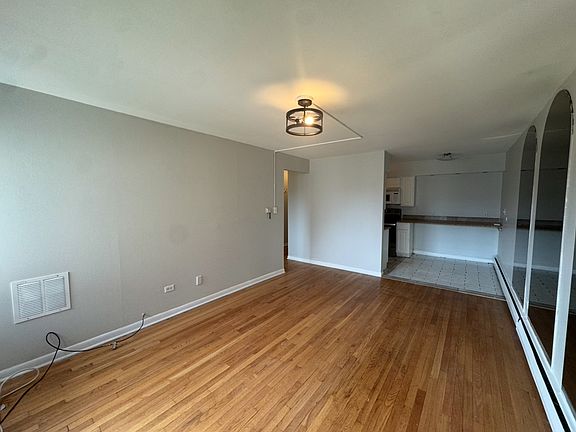 5th image of 605 N Wolf Rd
