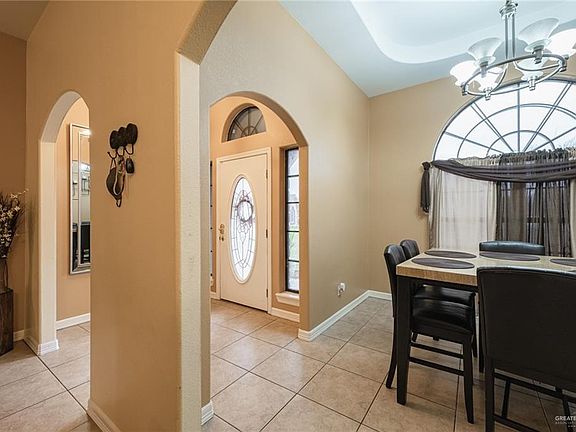 3rd image of 415 Finch Ln