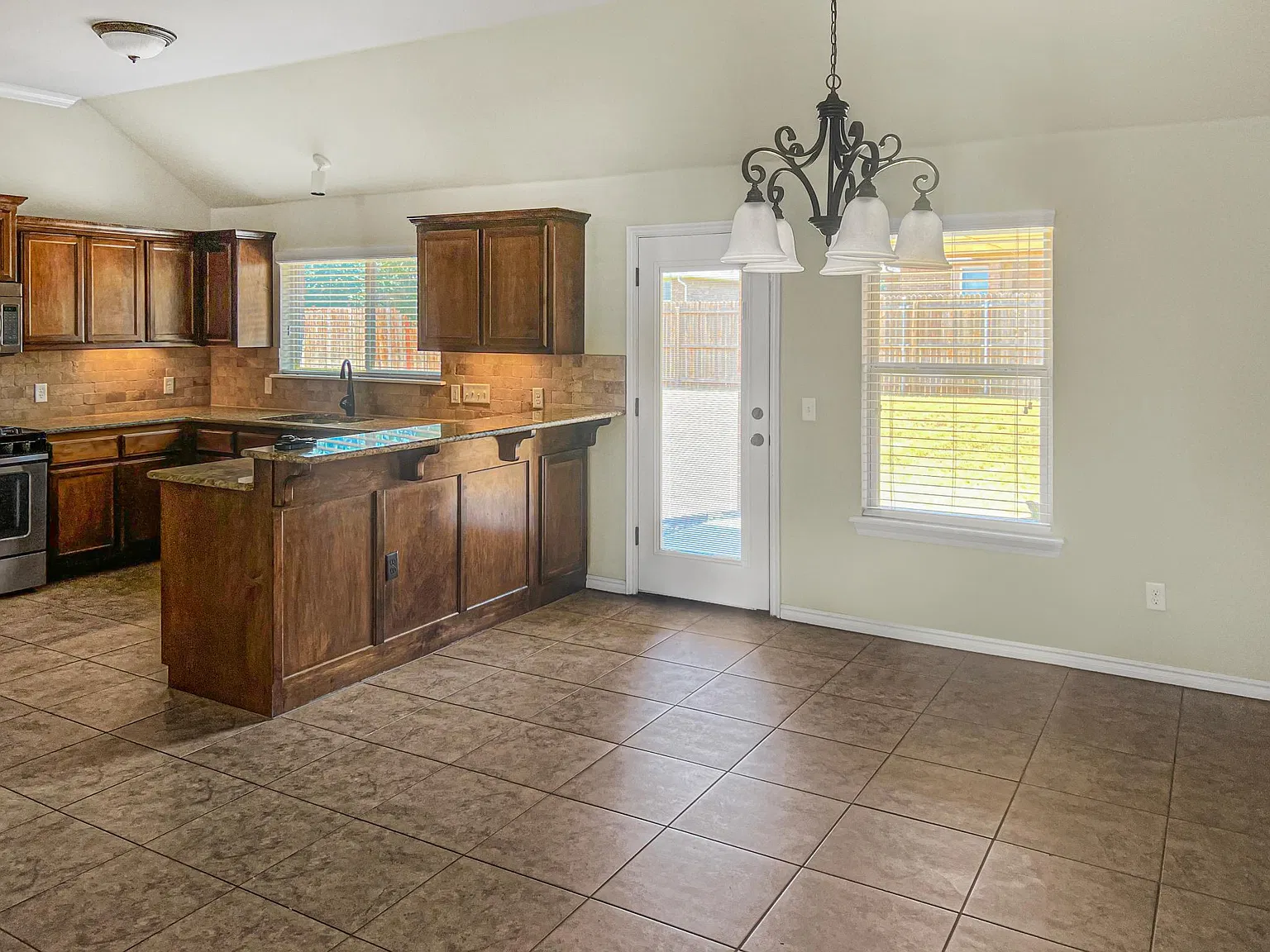16116 Juliet Dr — Photo 4