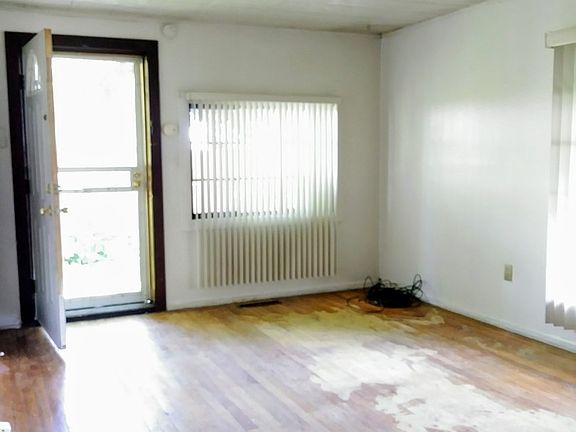 5th image of 455 E Bourbonnais St
