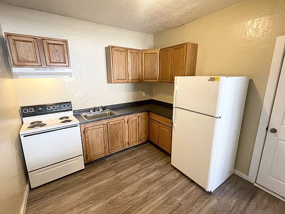 4th image of 1453 Blaine Ave