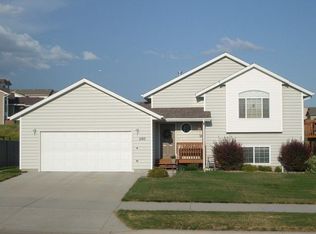 1120 Degeest Dr, Rapid City, SD 57703