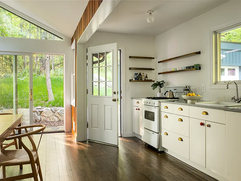 317 Lake Shore Rd — Photo 8