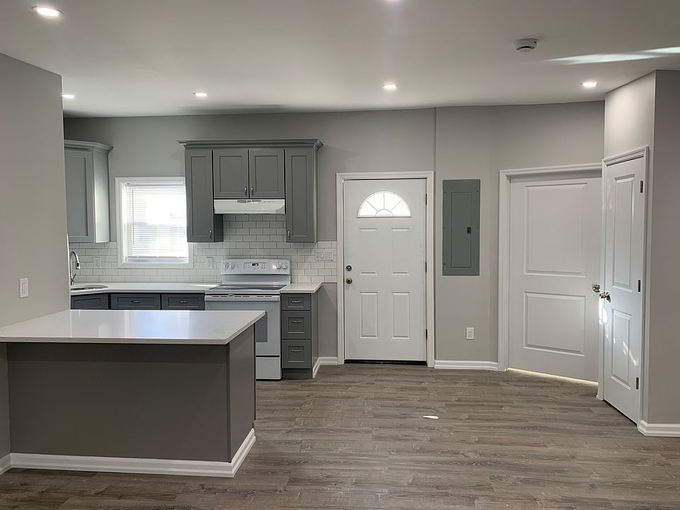 1st image of 21 Collegeview Ave #12