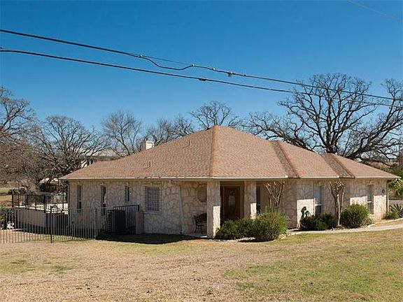 3rd image of 216 Pecan Creek Dr