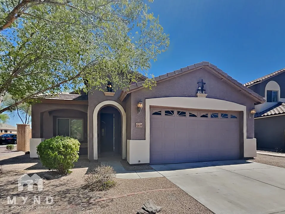 1229 E Prickly Pear St