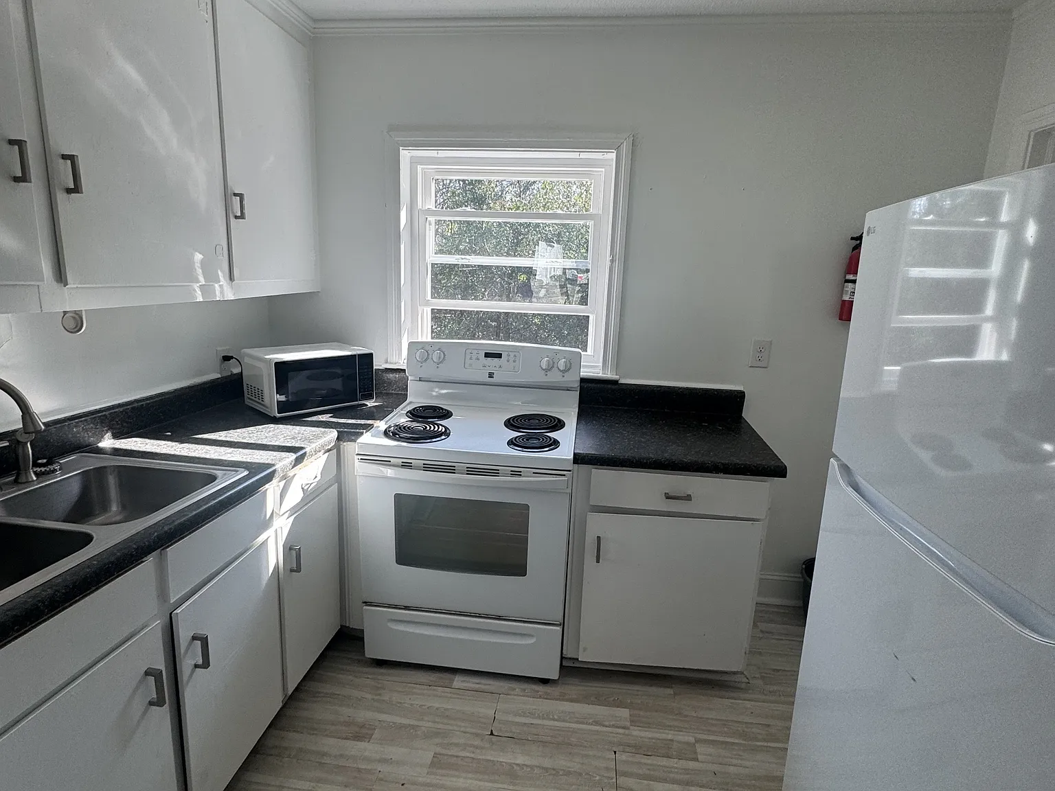 324 N Main St — Photo 3