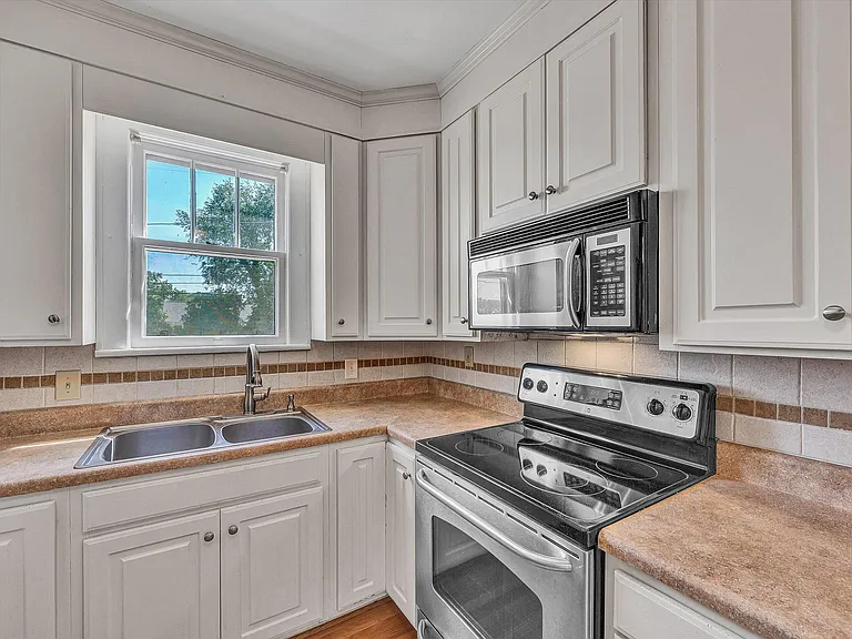 2266 Maiden Ln SW — Photo 10