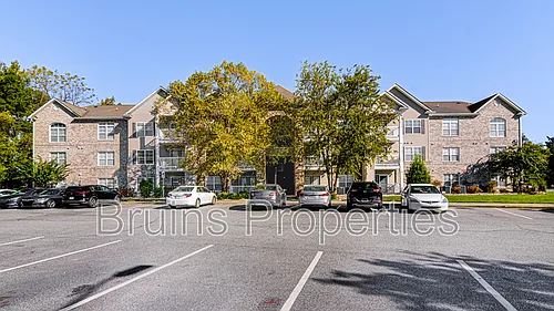 7104 W Friendly Ave Photo 1