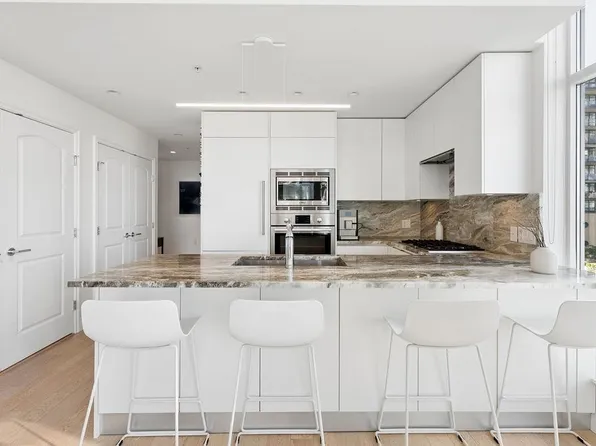 185 Victory Ship Way #409, North Vancouver, BC V7L 0B1