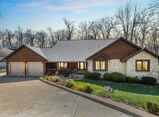 1911 Rustic Oak Rd, Chesterfield, MO 63017