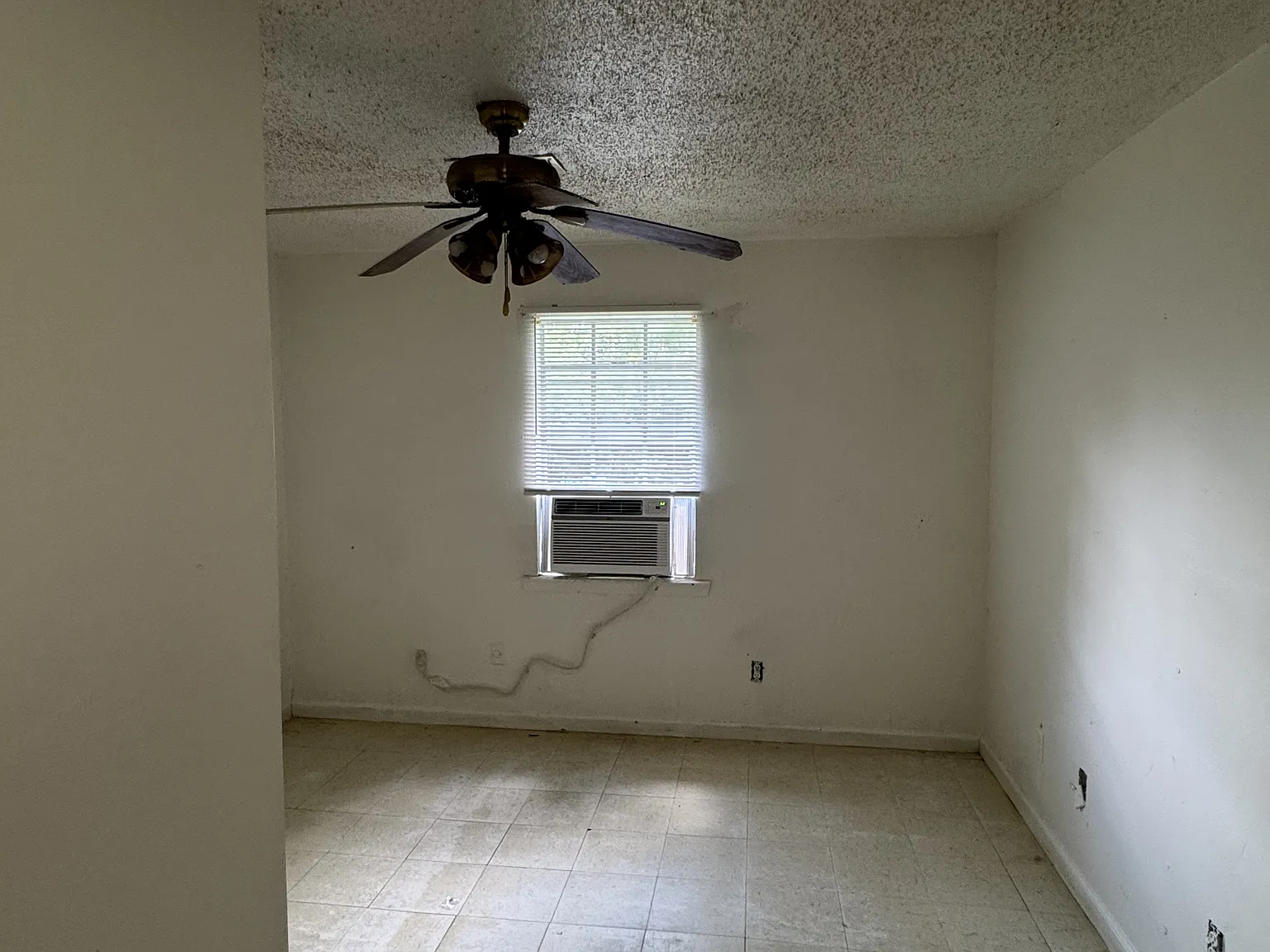 603 Winona - Unit B — Photo 4