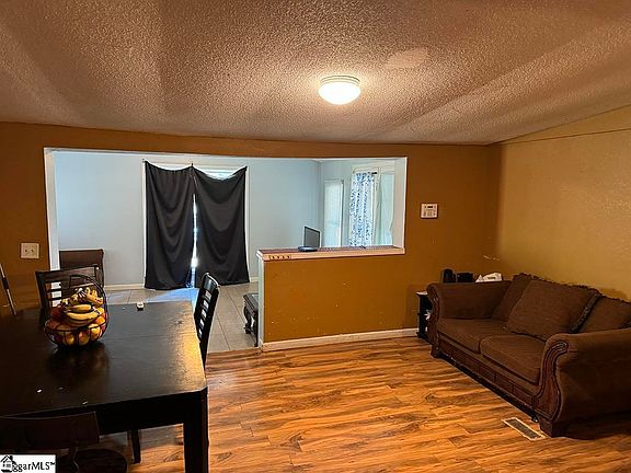 5th image of 200 Camden Dr