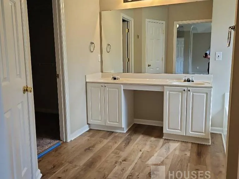210 Stapleford Park Dr — Photo 20