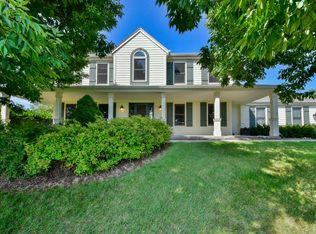 S78W29800 Crossgate Dr, Mukwonago, WI 53149