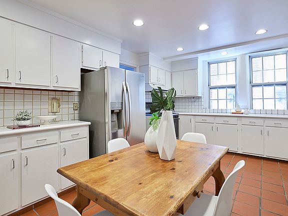 5th image of 520 E 86th St #2D
