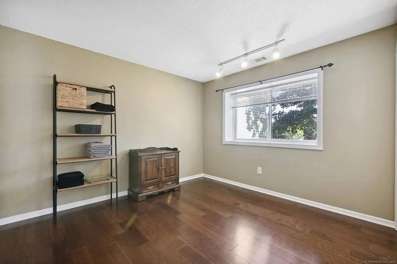 2 bed, 1270 sqft, $2,300 — Photo 4